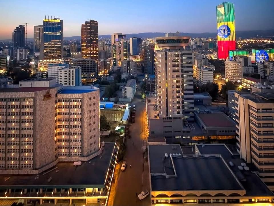 Panorama Addis Abeby o zmierzchu